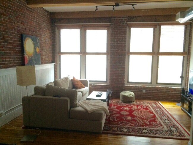 Building Photo - 61 Market St