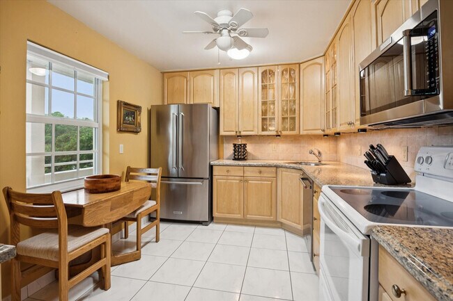 Building Photo - 3900 Oaks Clubhouse Dr