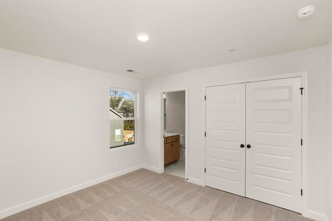 Building Photo - 505 Tappan Private Ln