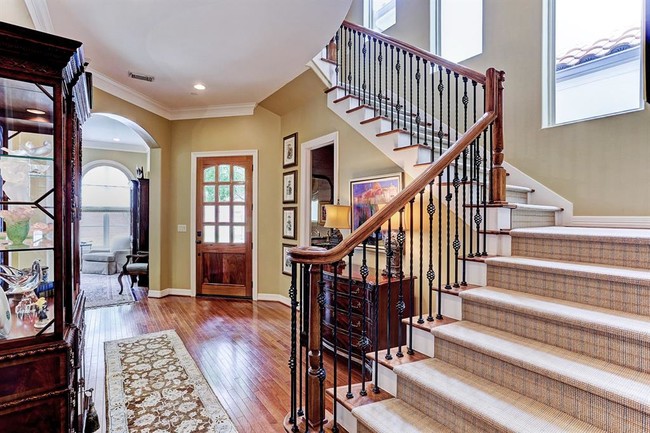 Building Photo - 100 S Creekside Ct