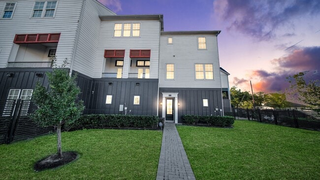 Building Photo - 826 Cage St