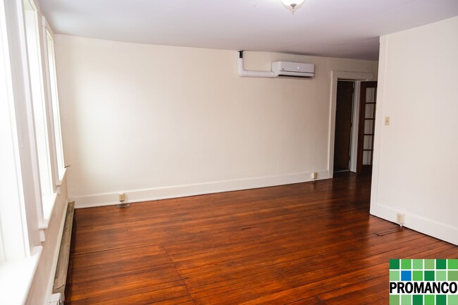 Building Photo - Putnam Realty - 114 1/2 Putnam Street