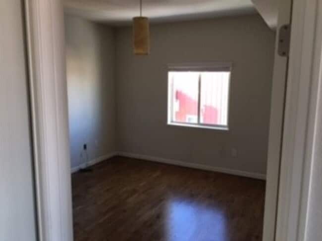 Building Photo - Stunning Clocktower Penthouse Condo with mountain views!