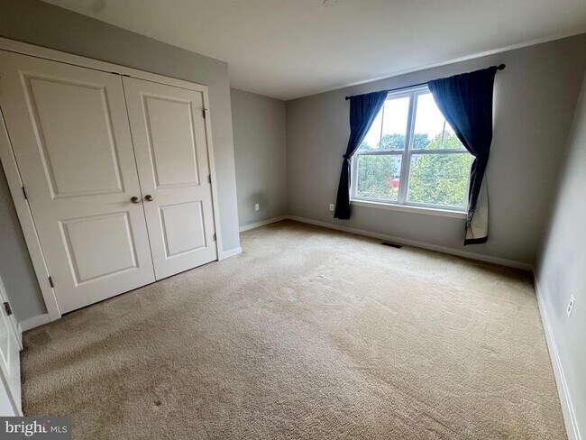 Building Photo - 1415 Trafalgar Ln
