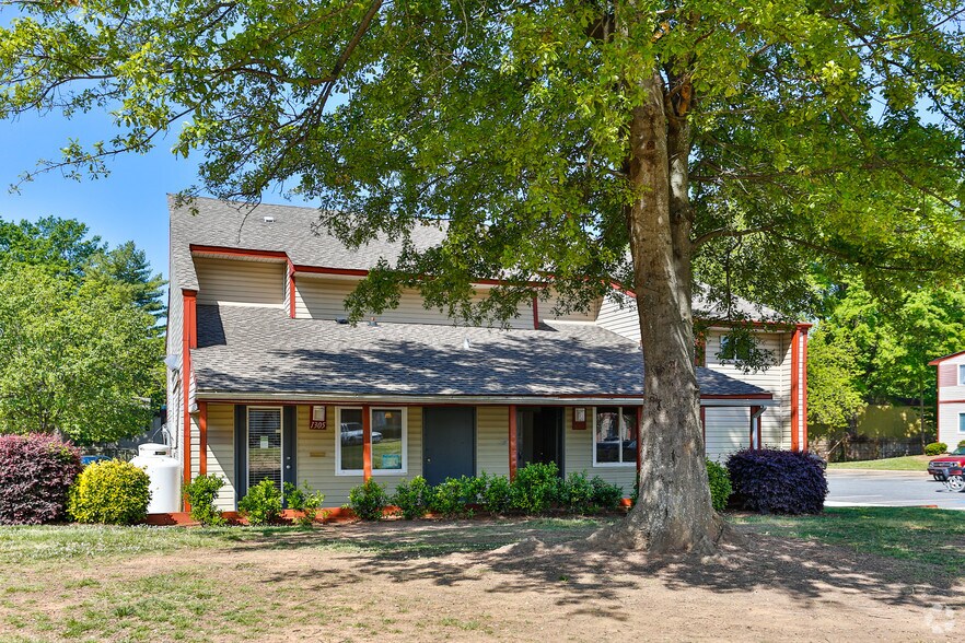 Silverstone Apartments 1305 Hunter Oaks Ln Charlotte NC 28213