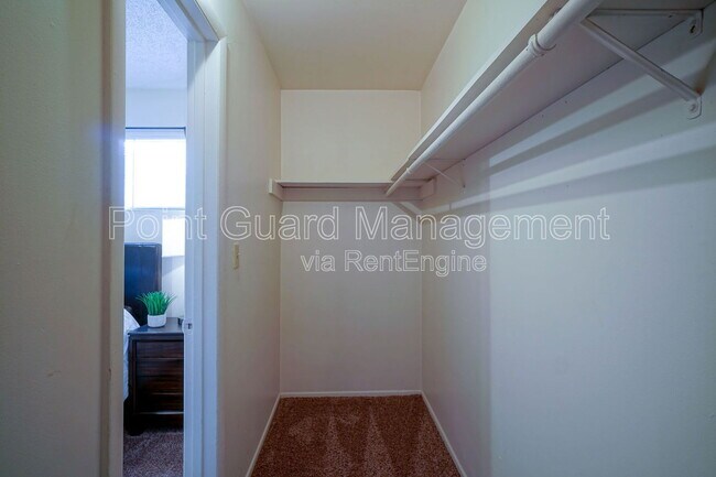 Building Photo - 1521 Oxford Pl