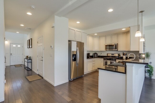 Building Photo - 3 bed 2.5 bath Townhome in Northwest Denver