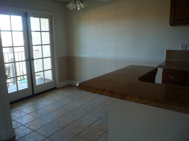 Building Photo - 2828 Famosa Blvd