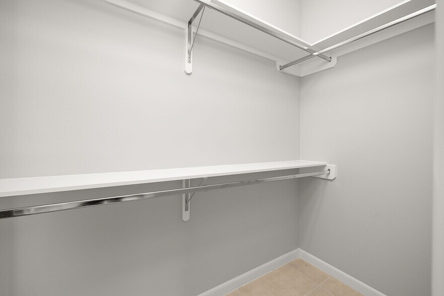 Building Photo - 2700 Robin Rd