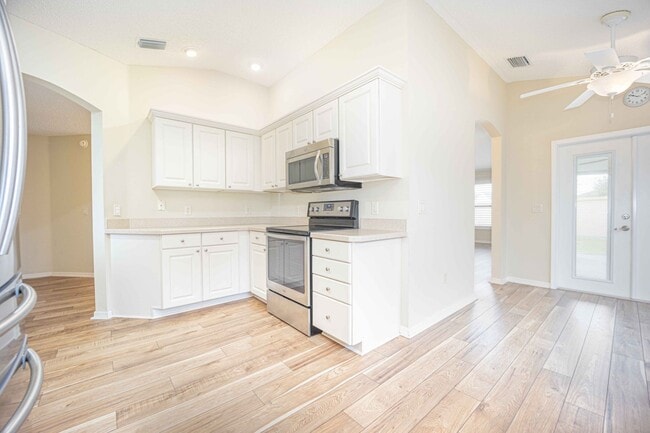 Building Photo - 3BR/2BA Courtyard Villa in The Village of ...