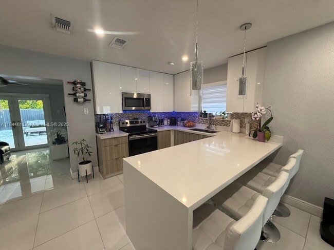 Building Photo - 2612 Acapulco Dr