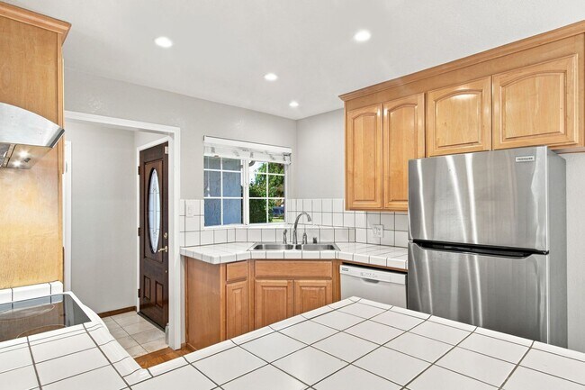 Building Photo - 6814 Westmoor Way