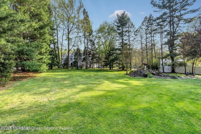 Building Photo - 758 Roseld Ave
