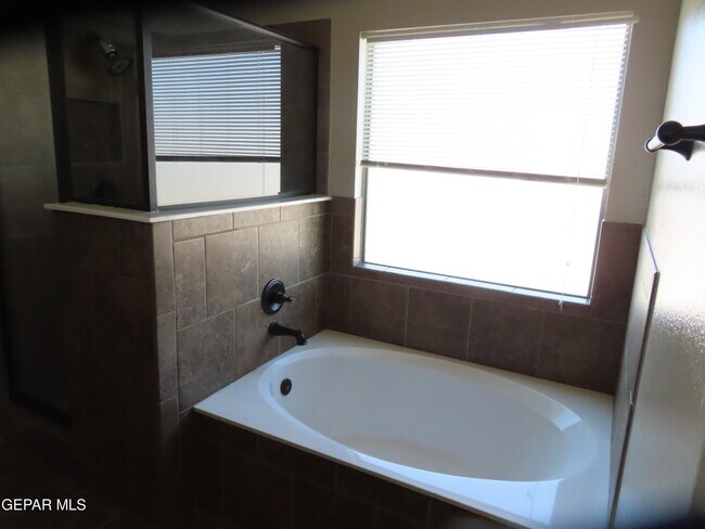 Building Photo - 1617 Etling Way