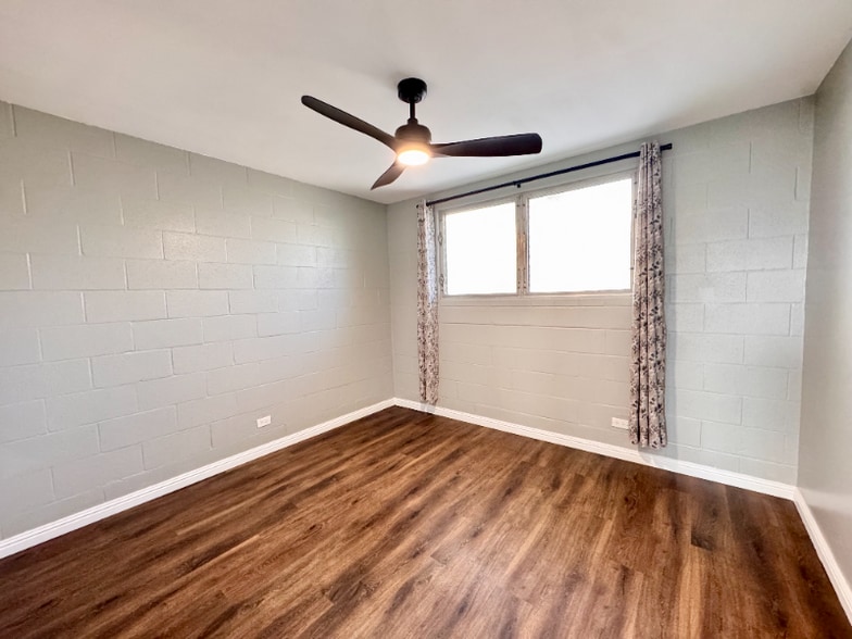 Building Photo - 722 University Ave