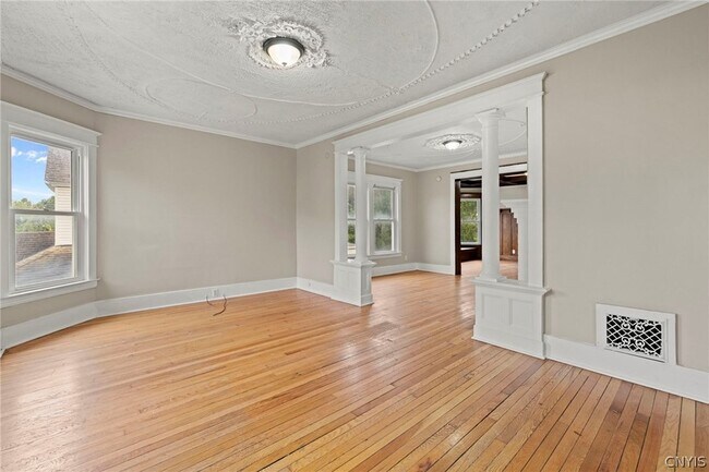 Building Photo - 1522 S State St