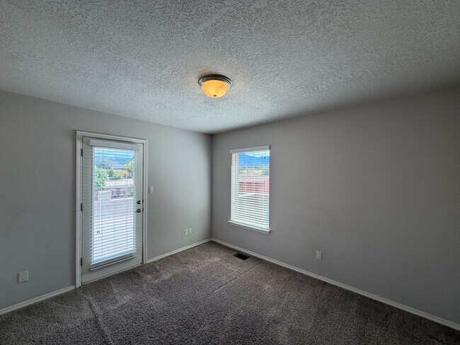Building Photo - 7420 Tangerine Ct NE