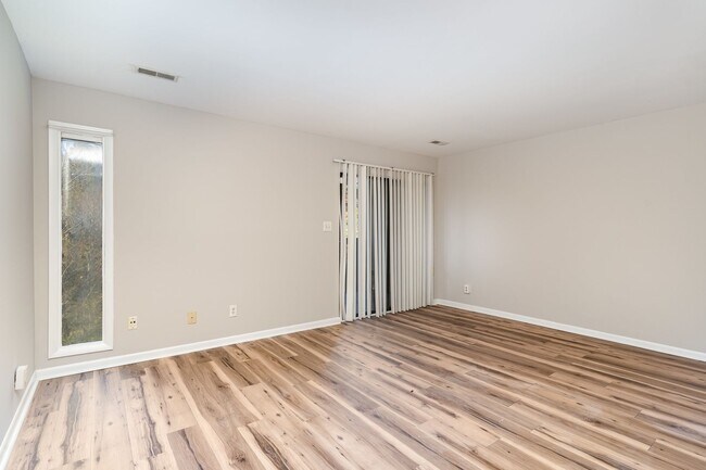 Building Photo - Studio Living in One of Raleigh’s Most Convenient Areas