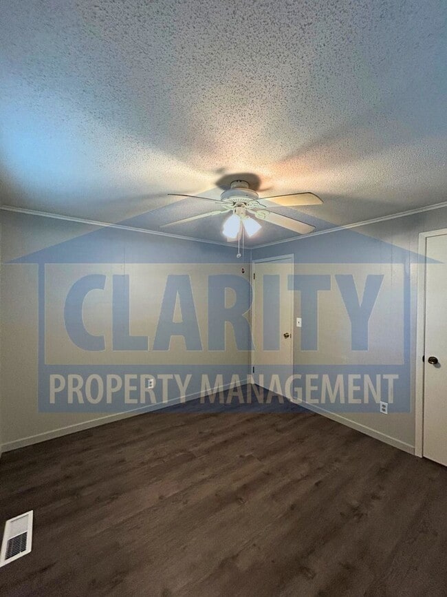 Building Photo - Charming 3-Bedroom, 1-Bath Home with Bonus...