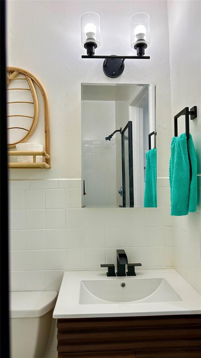 Building Photo - 1145 NE 17th Terrace