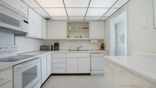 Building Photo - 3550 Galt Ocean Dr