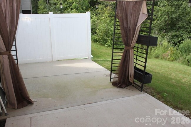 Building Photo - 6017 Sweetbay Ln