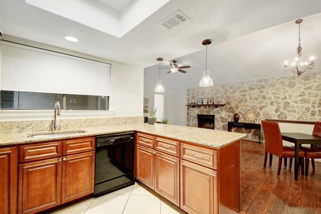 Building Photo - 8504 Mesa Dr