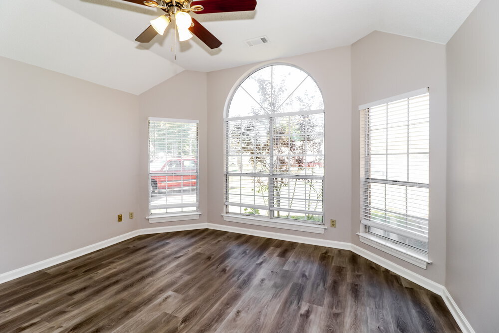 Building Photo - 7017 Juanita Cir S