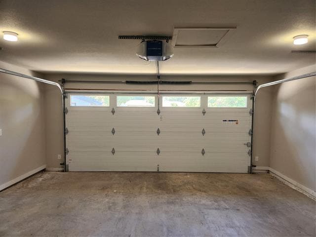 Building Photo - 511 Oakwood Ln