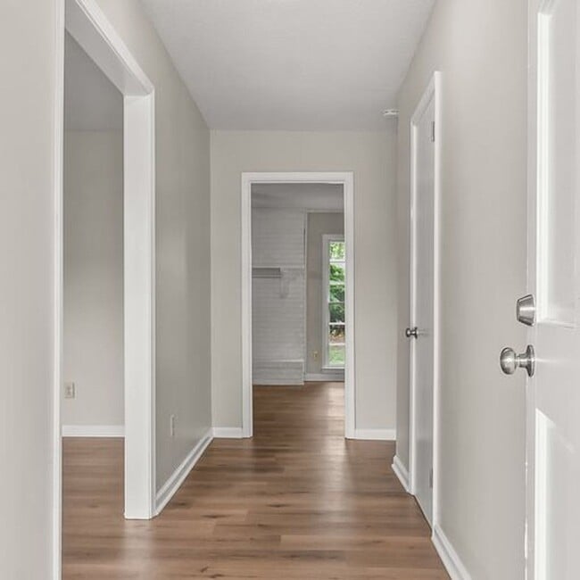 Building Photo - Beautiful 3 Bed 2 Bath Home! Available Fall 2026!