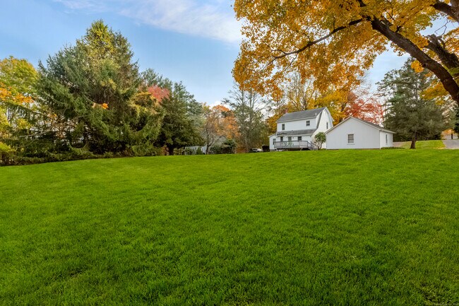 Building Photo - 31 Hillandale Rd