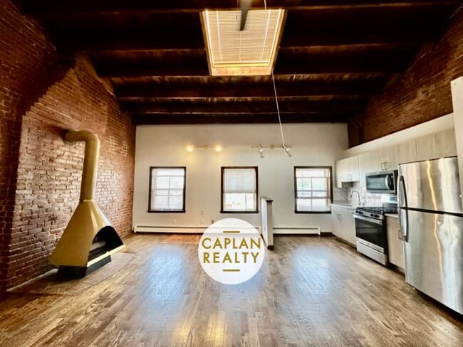 Building Photo - 46 Warren St