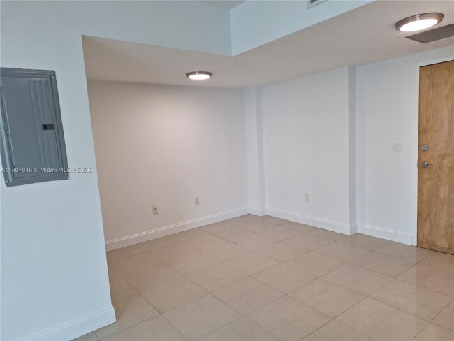 Building Photo - 350 S Miami Ave