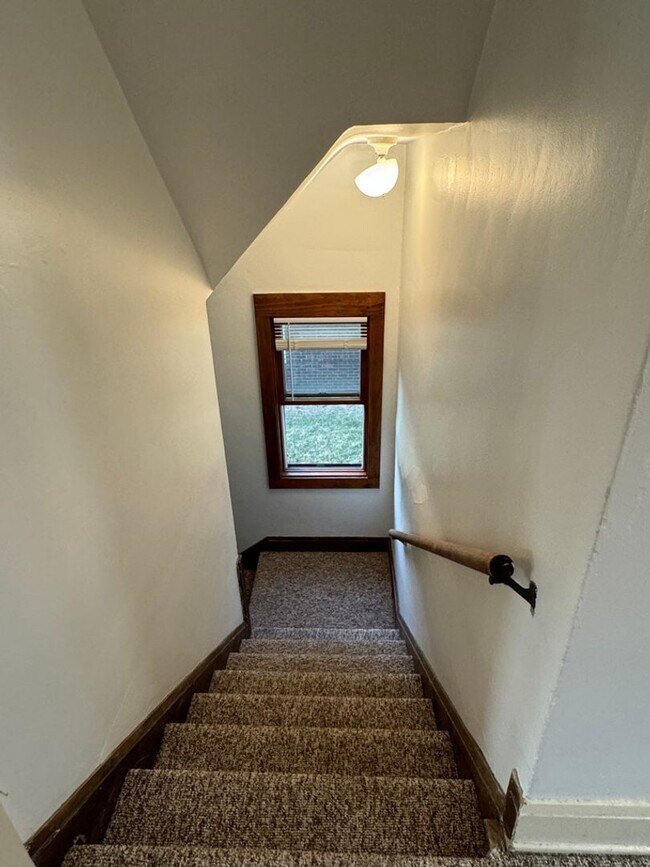 Building Photo - 849 E University Ave