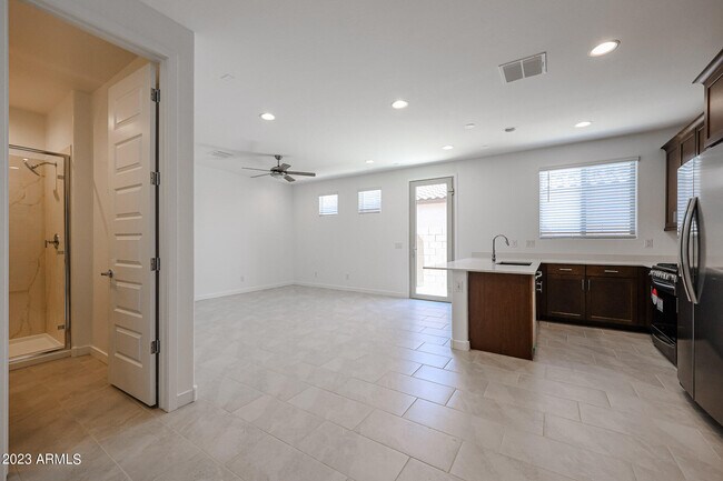 Building Photo - 2071 W Sierra Sunset Trail