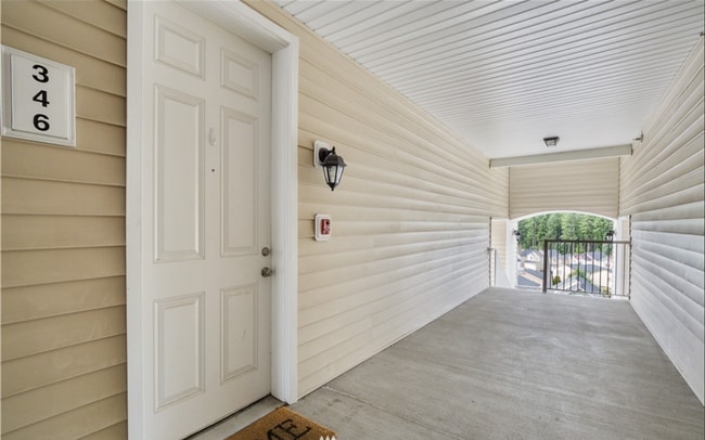 Building Photo - Beautiful Waterford Crossing 2 bedroom Con...