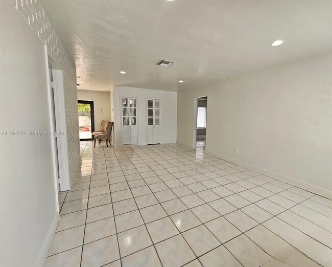 Building Photo - 5428 SW 131st Ct