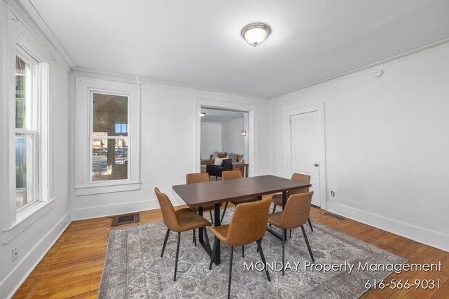 Building Photo - 263 W Muskegon Ave