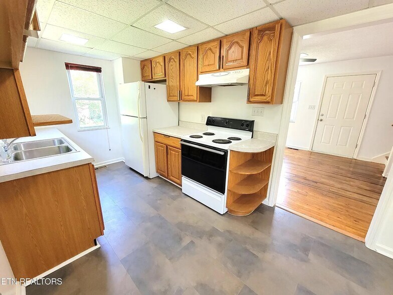 Building Photo - 111 Hoyt Ln