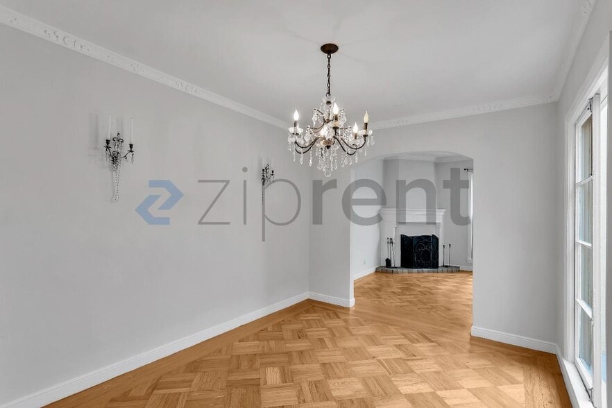 Building Photo - Unit