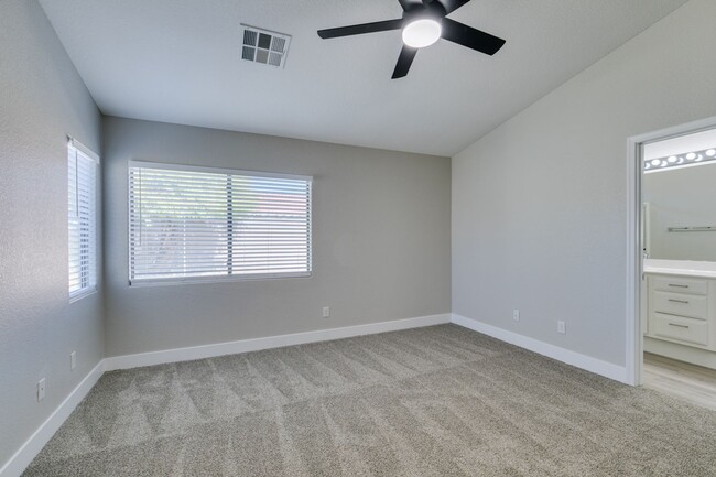 Building Photo - REMODELED 5 BEDROOM HOME IN NORTH LAS VEGAS