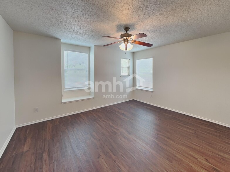 Building Photo - 4026 Holly Leaf Ct