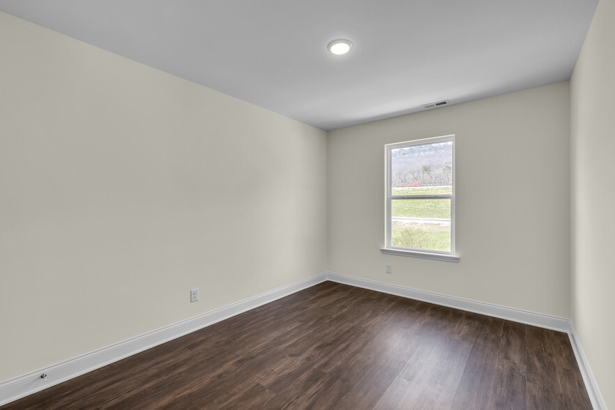Building Photo - 5550 Stream Ln
