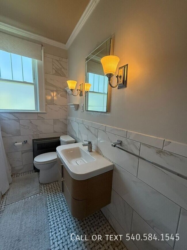 Building Photo - 1901 Avon Rd SW