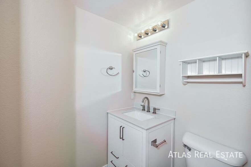 Building Photo - 8920 Picket Fence Ave