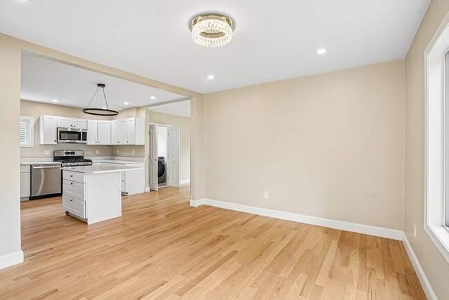 Building Photo - 559 Winthrop St