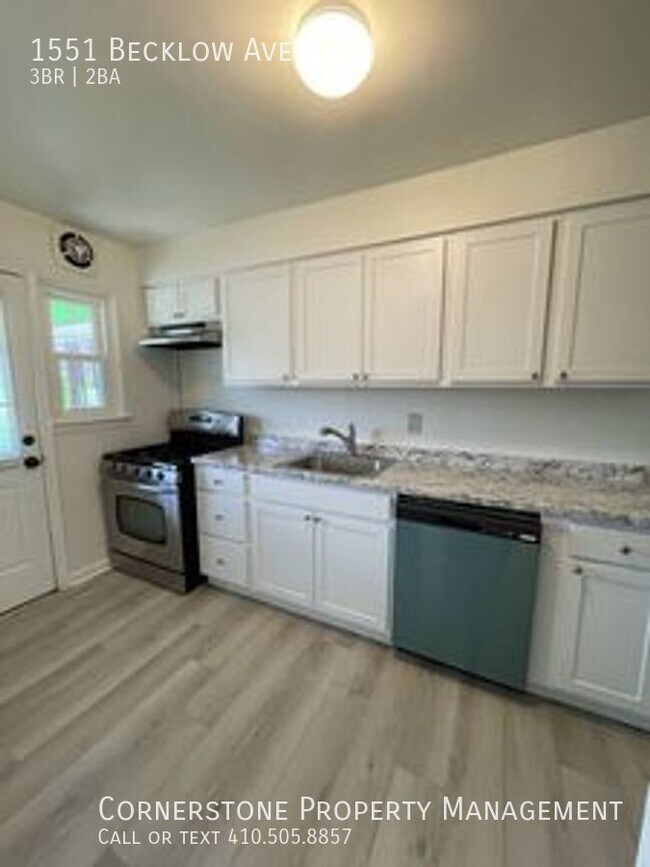 Building Photo - 3 beds | 1.5 baths | $1499 | 1551 Becklow ...