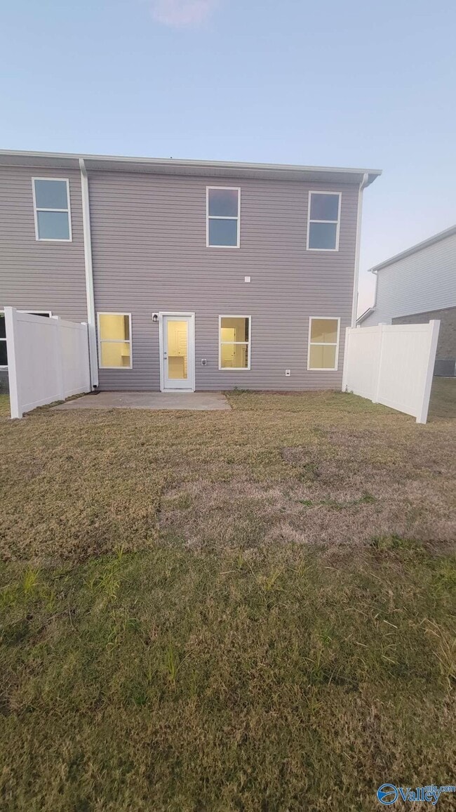 Building Photo - 7597 Discovery Pt Dr NW