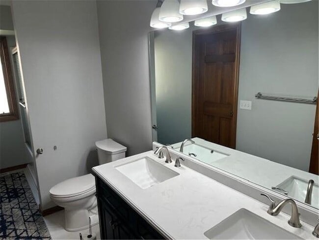 Building Photo - 698 Hanover Ct
