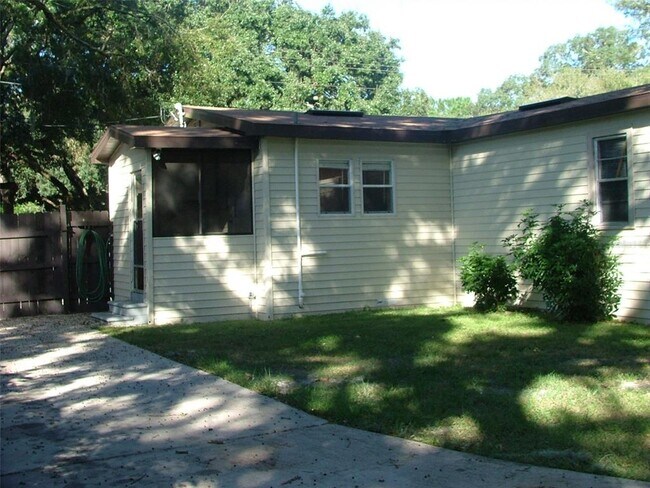Building Photo - 11709 Hoyt Ave